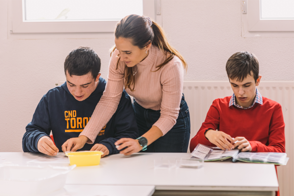 El Ministerio de Educación colabora con Autismo España en varias