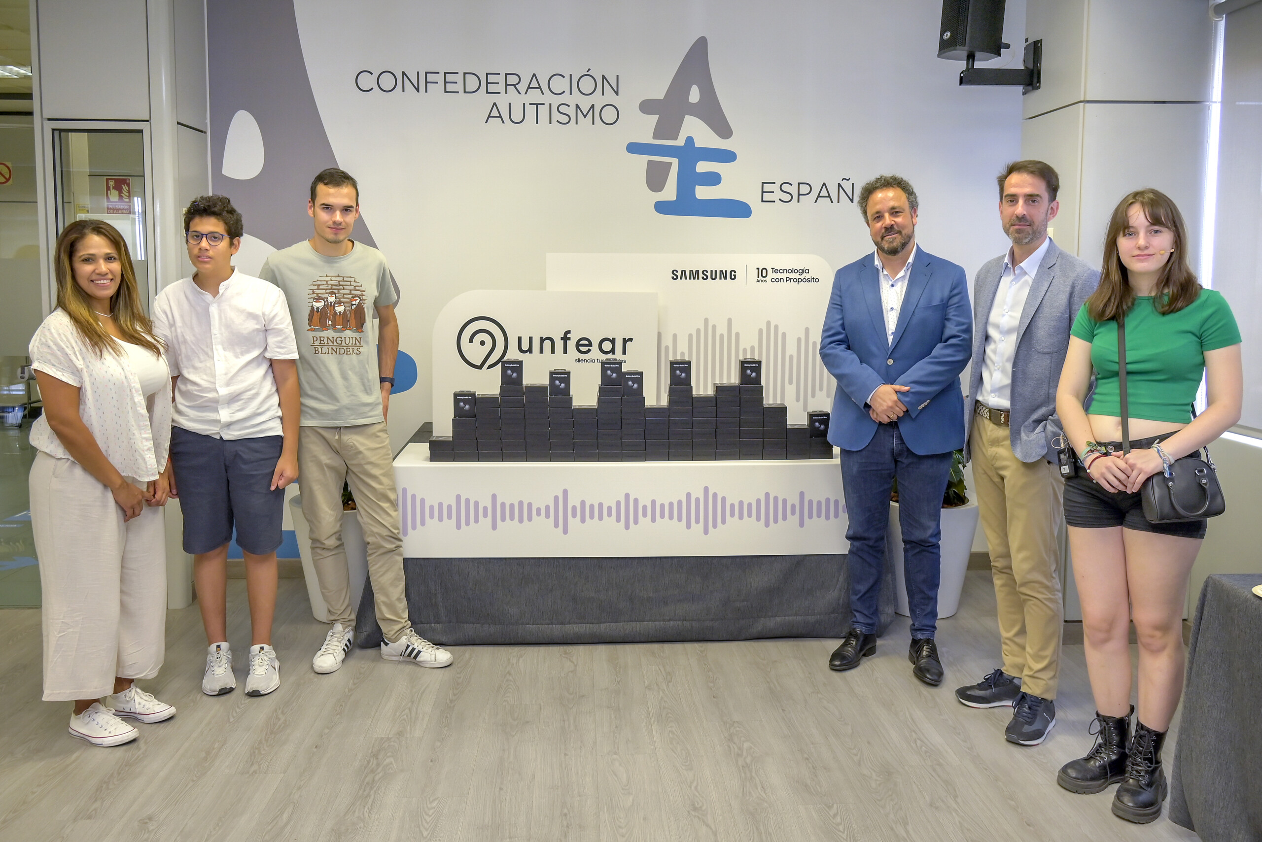 Samsung dona a Autismo España 100 auriculares para controlar ruido exterior
