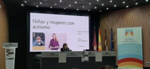 Una ponente habla de mujeres y autismo en una jornada de Autismo Castilla-La Mancha