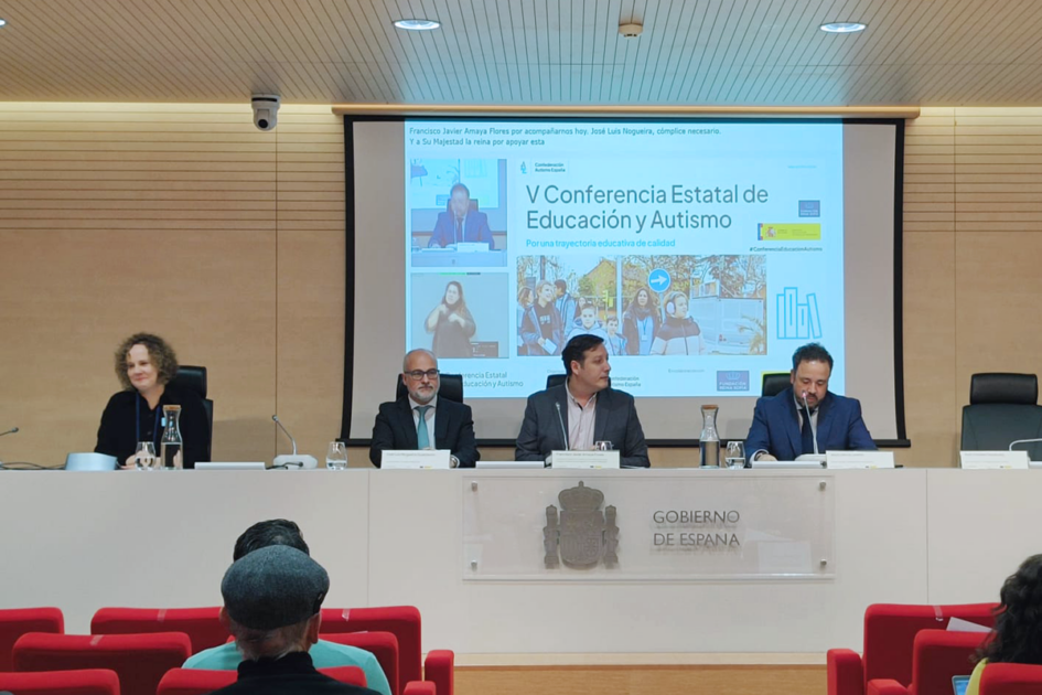 Mesa inaugural de la Conferencia Estatal sobre Educación y Autismo con representantes de Autismo España y Fundación Reina Sofía