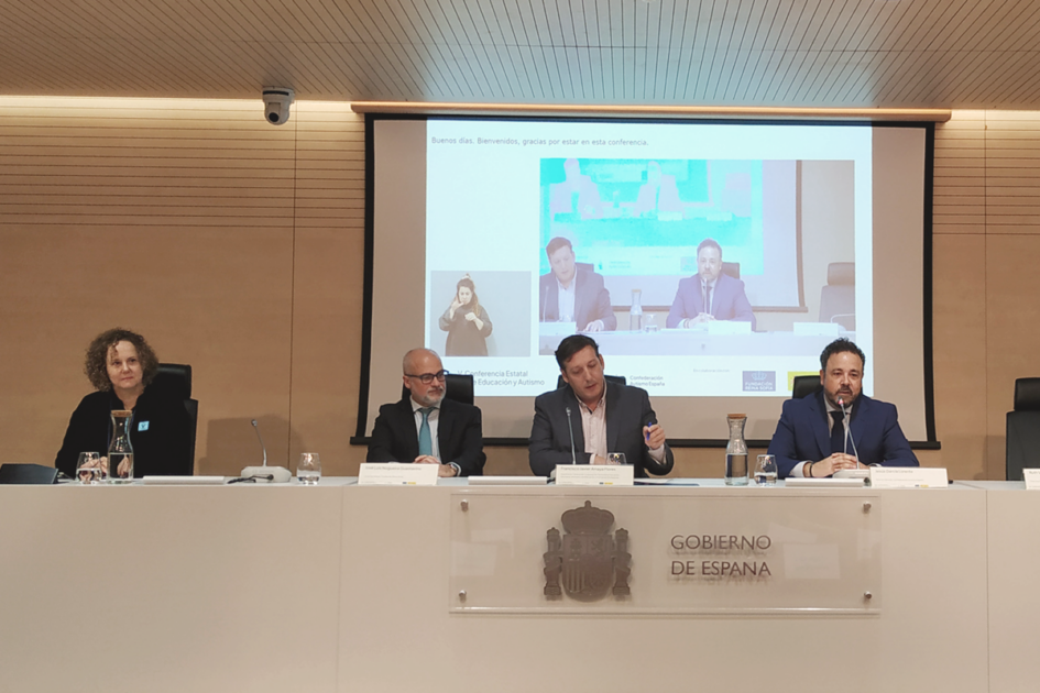 Mesa inaugural de la Conferencia Estatal sobre Educación y Autismo con representantes de Autismo España y Fundación Reina Sofía