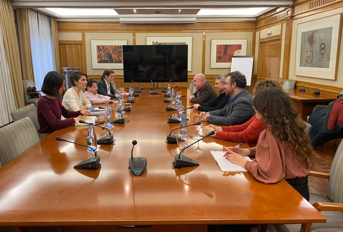 Fotografía de la reunión de representantes de Autismo España con la Secretaría de Estado