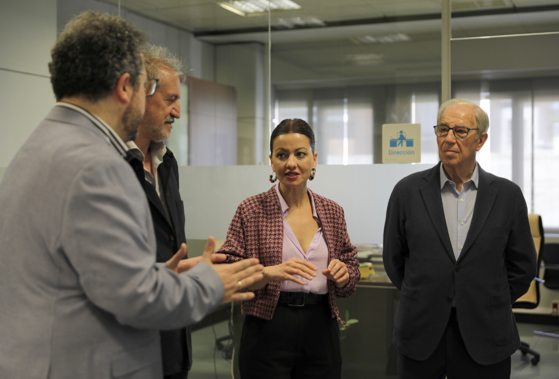 Sira Rego, ministra de Juventud e Infancia, visita la sede de Autismo España