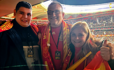 Personas autistas disfrutan de la Final de la Nations League Femenina