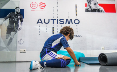 Autismo España y la RFEF avanzan para que el fútbol sea accesible para las personas con autismo