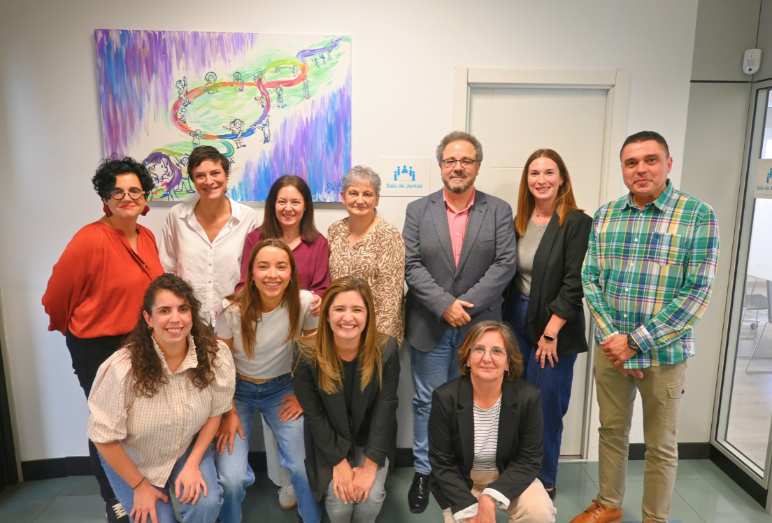 Foto conjunta de representantes de Autismo España y de otras organizaciones de la neurodiversidad